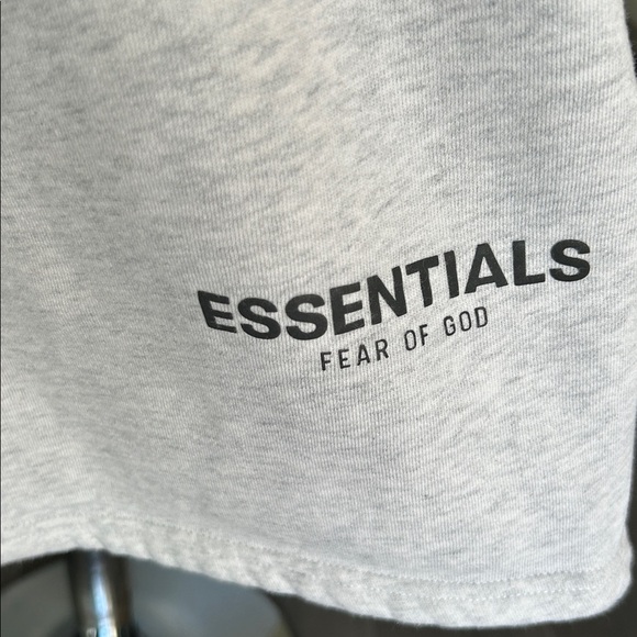 Fear of God Essentials Grey Men’s Sweat Shorts Size S NEW - Picture 3 of 16
